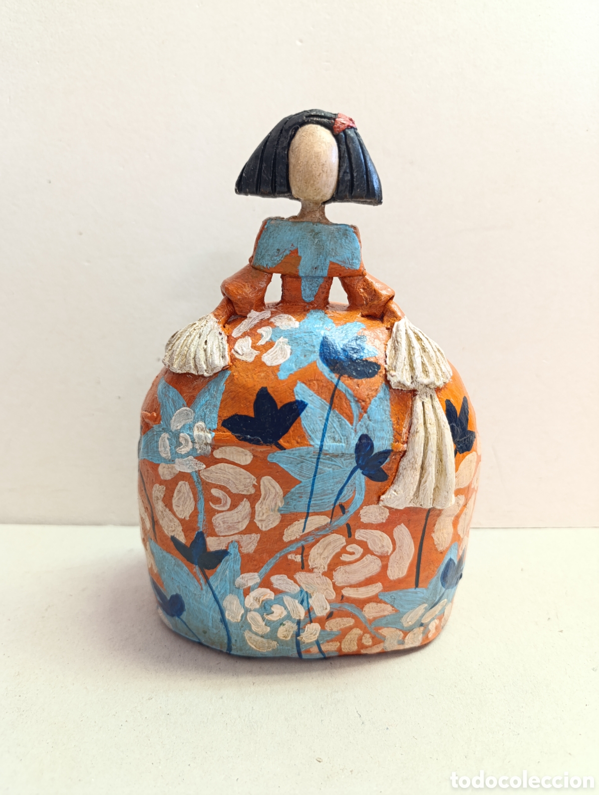 Artesan&iacute;a: MENINA REALIZADA EN PAPEL MACHE Y PASTA DE PAPEL. PINTADA A MANO. 20 CM.