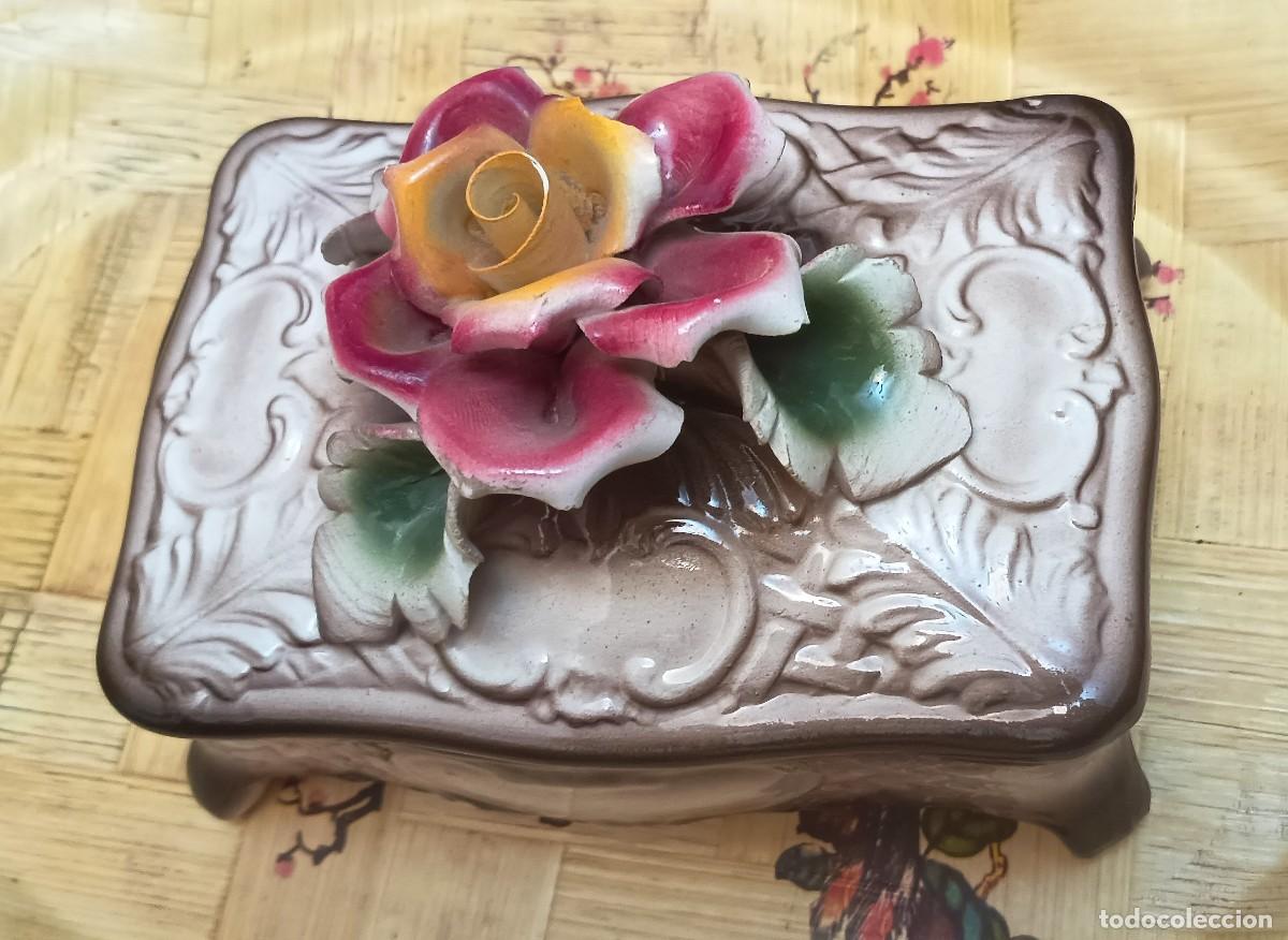 Artesan&iacute;a: CAJA DE BARATIJAS DE PORCELANA CON ROSA EN TAPA SUPERIOR