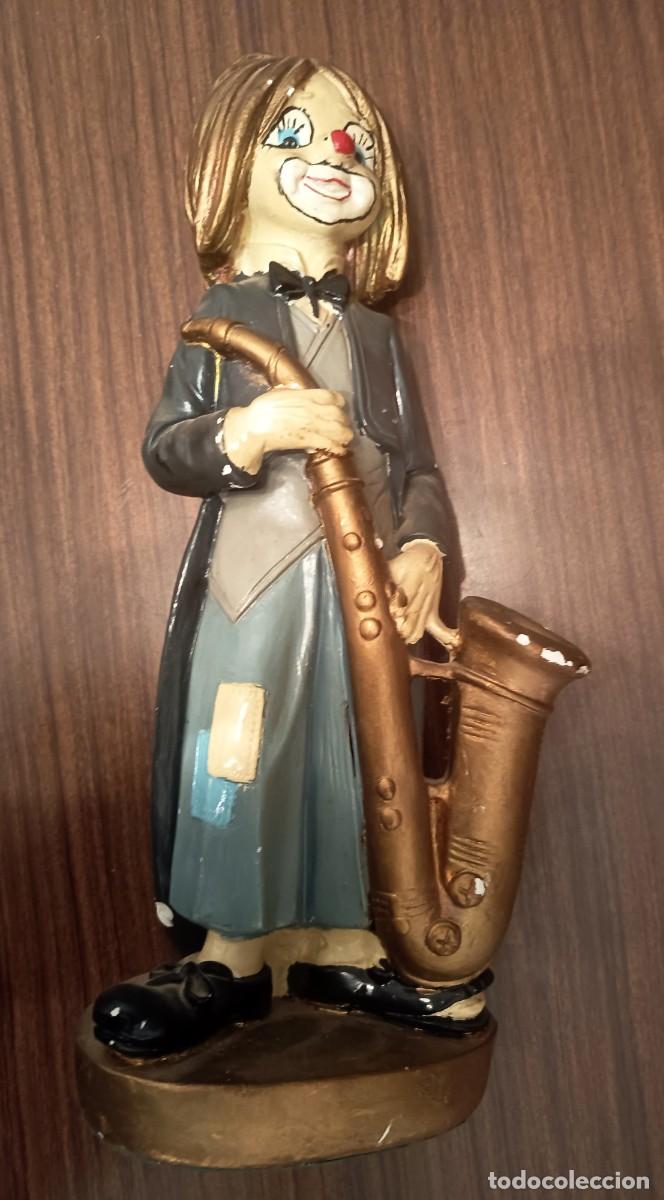 Artesan&iacute;a: Figura vintage, payaso tocando el saxof&oacute;n en escayola o s&iacute;mil