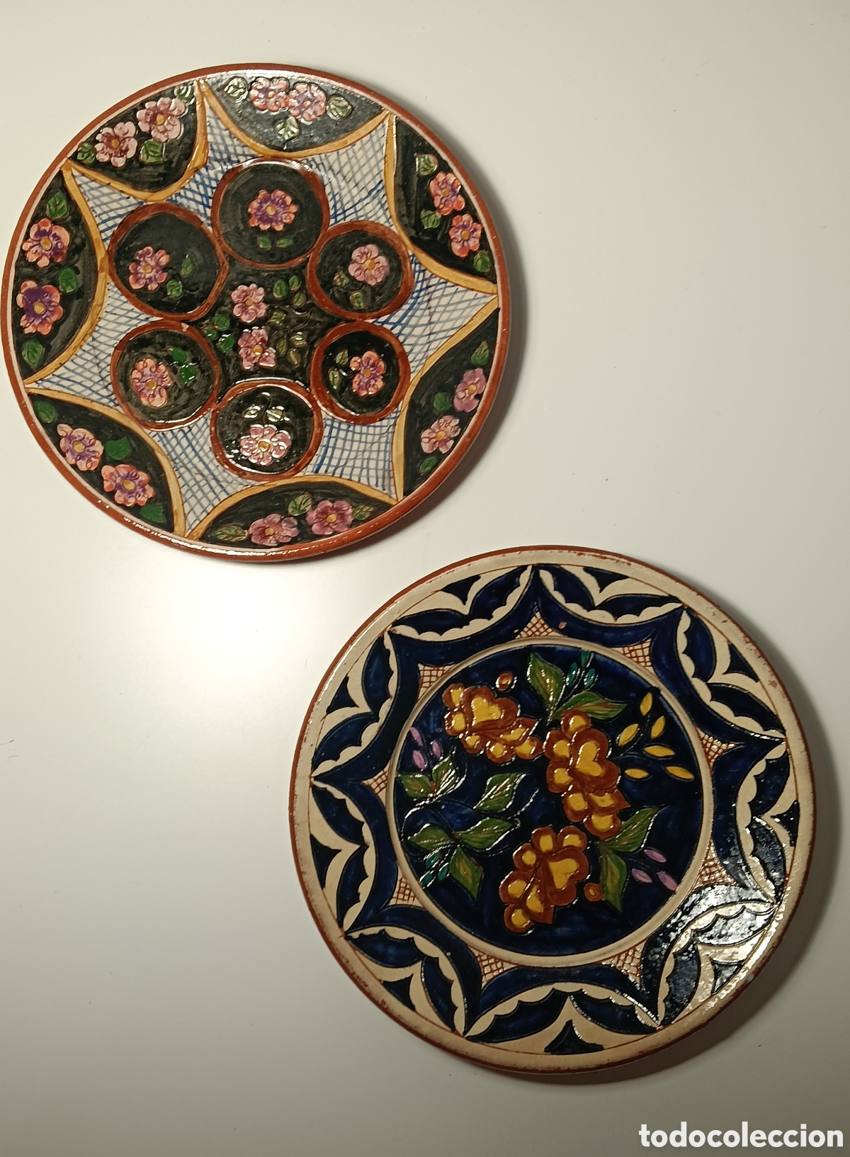 Artesan&iacute;a: Dos platos decorativos de cer&aacute;mica artesanal portuguesa &ndash; S&atilde;o Pedro do Corval