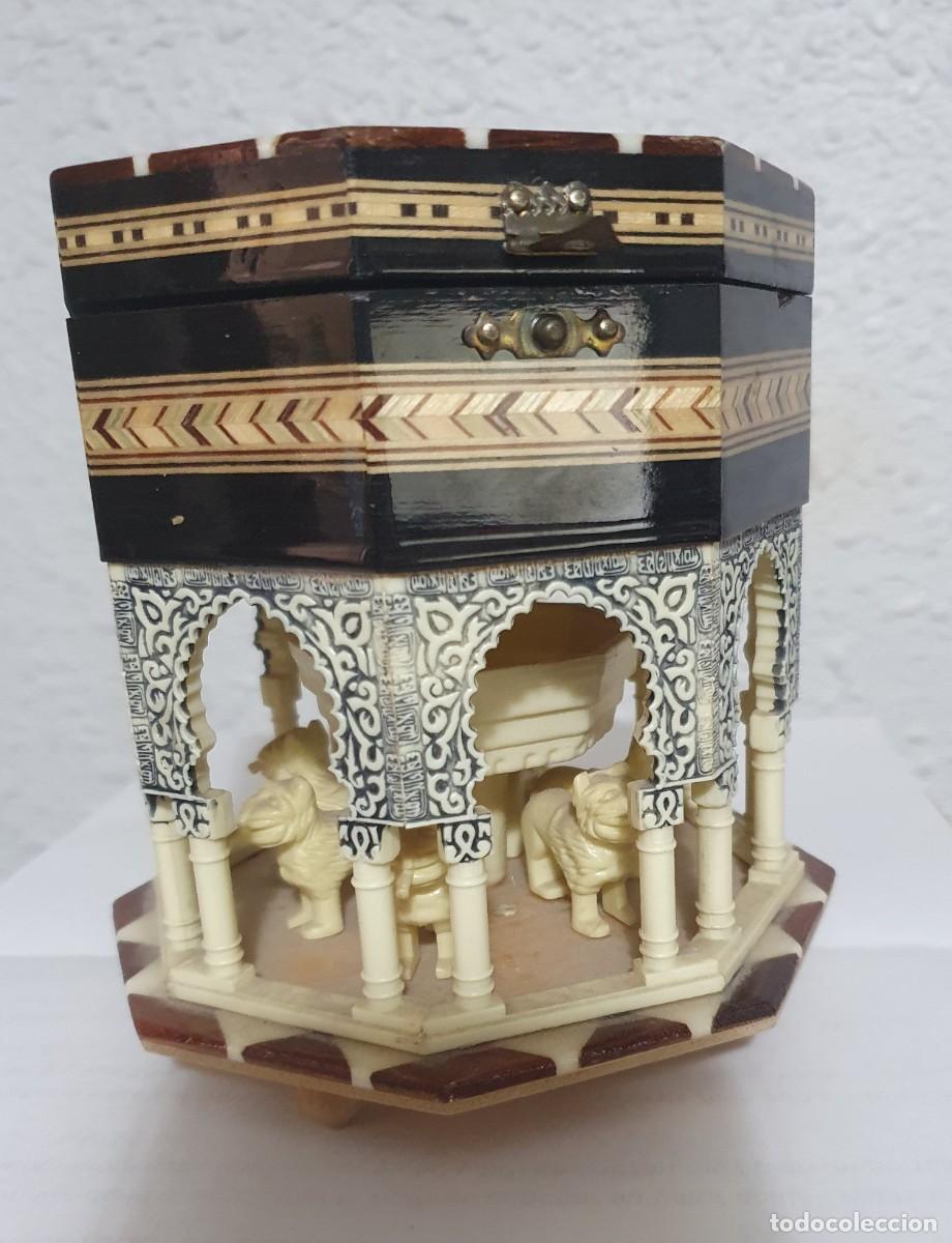 Artesan&iacute;a: Joyero musical artesanal granadino.