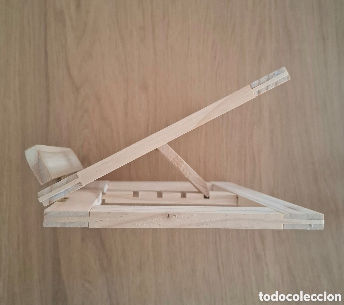 Artesan&iacute;a: Atril de madera para libros o tablets. - Foto 4