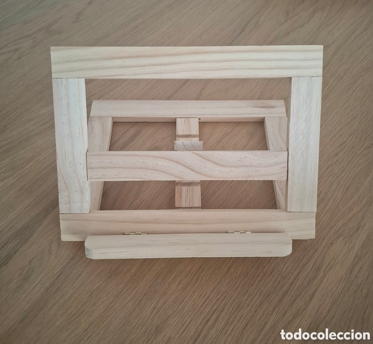 Artesan&iacute;a: Atril de madera para libros o tablets. - Foto 1