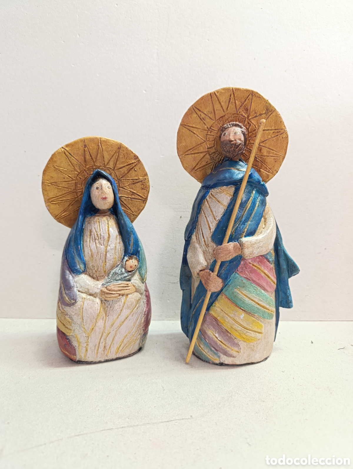 Artesan&iacute;a: NACIMIENTO, BELEN O MISTERIO CON VIRGEN CON NI&Ntilde;O Y SAN JOSE. EN PAPEL MACHE Y PASTA DE PAPEL.