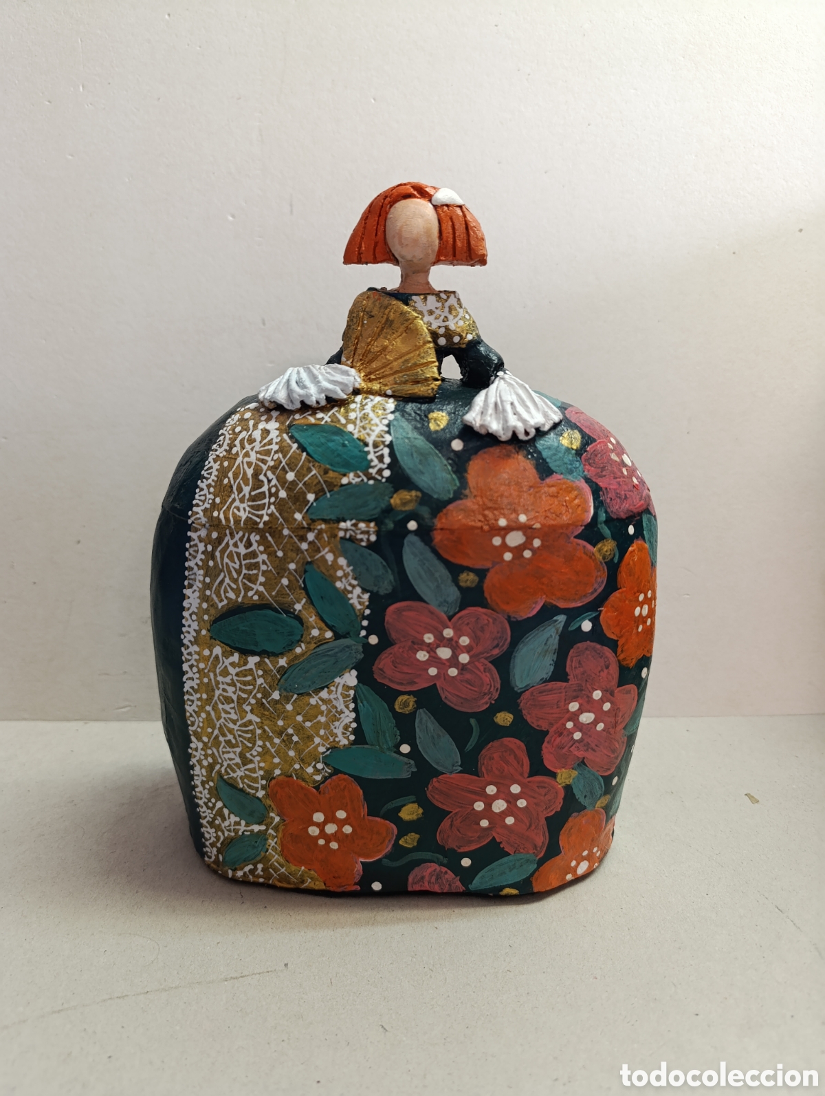 Artesan&iacute;a: MENINA REALIZADA EN PAPEL MACHE Y PASTA DE PAPEL. PINTADA A MANO.