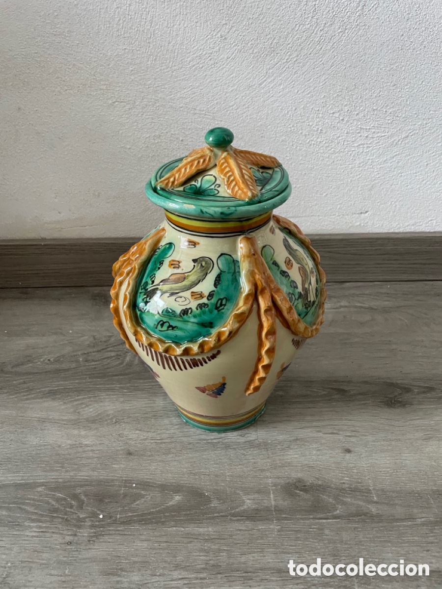 Artesan&iacute;a: Vasija de cer&aacute;mica decorada