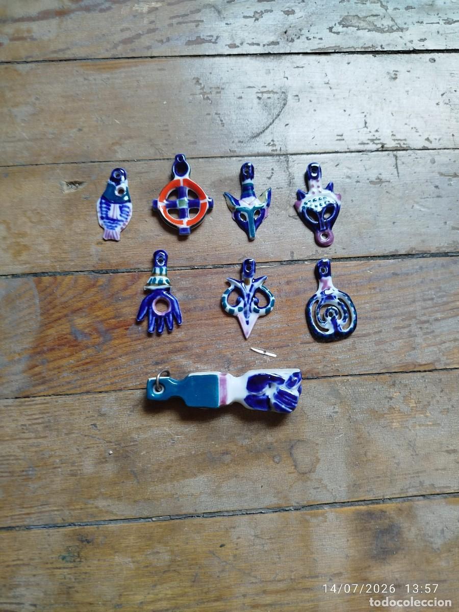 Artesan&iacute;a: Lote de 8 amuletos y colgantes de cer&aacute;mica de Sargadelos - Figuras tradicionales y de protecci&oacute;n