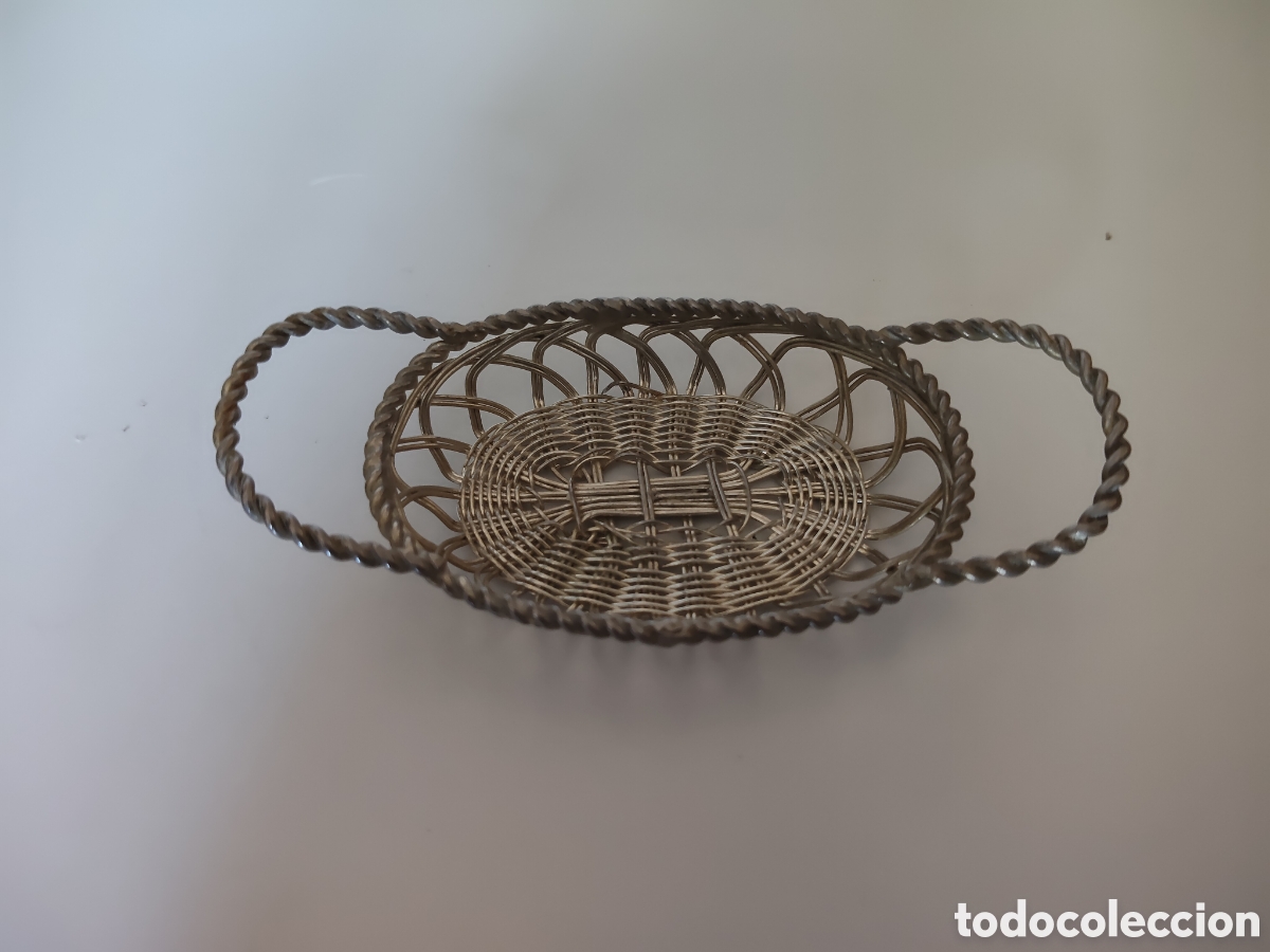 Artesan&iacute;a: Cesta peque&ntilde;a de hilo met&aacute;lico trabajado hecho a mano