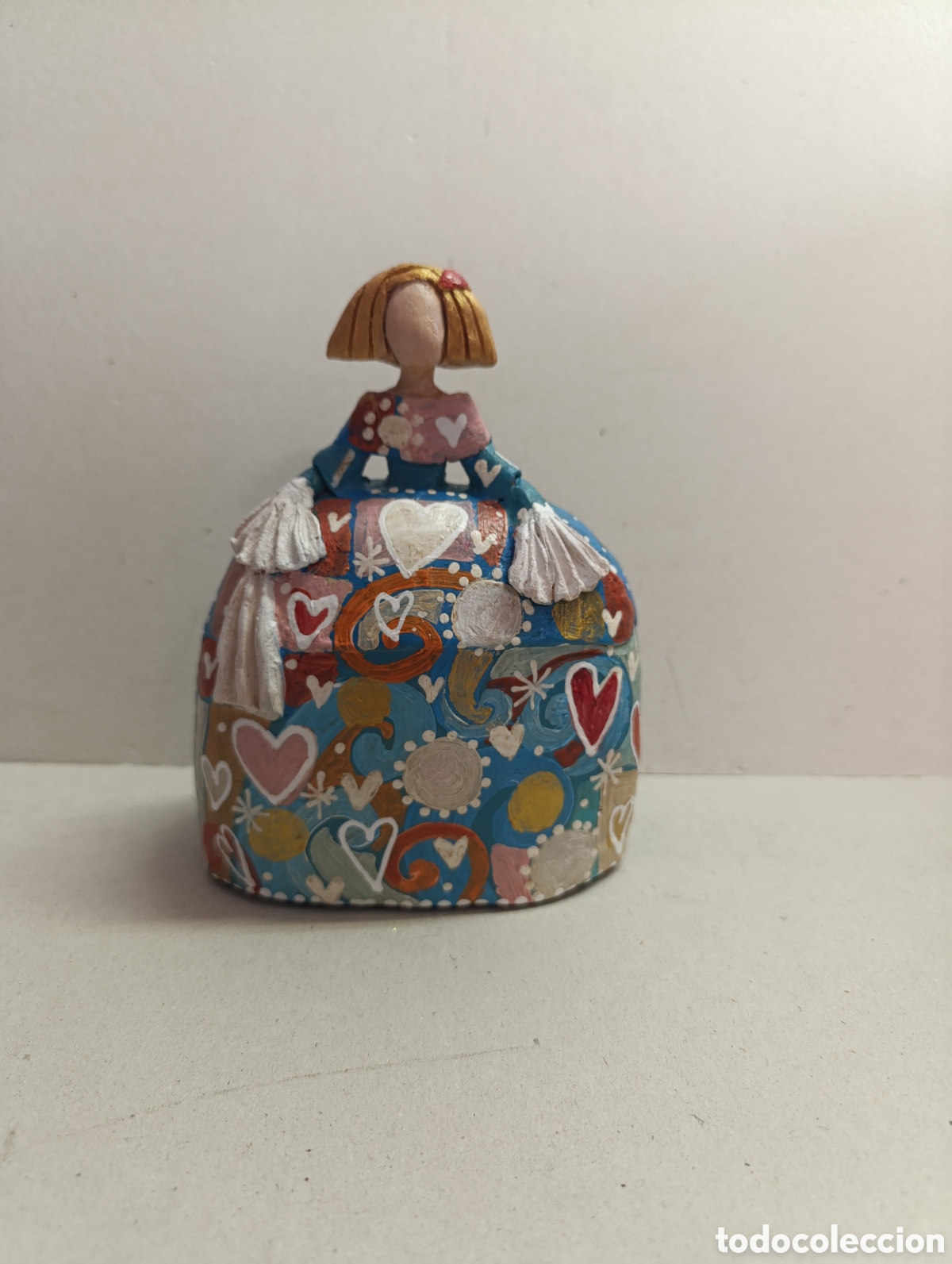 Artesan&iacute;a: MENINA REALIZADA EN PAPEL MACHE Y PASTA DE PAPEL. PINTADA A MANO.