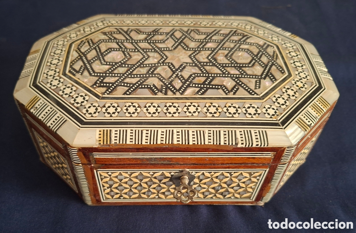 Artesan&iacute;a: Caja decorativa octogonal.