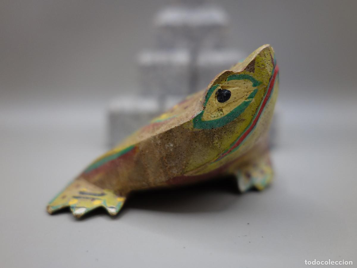 Artesan&iacute;a: ANTIGUA RANA DE MADERA FABRICADA Y PINTADA ARTESANALMENTE