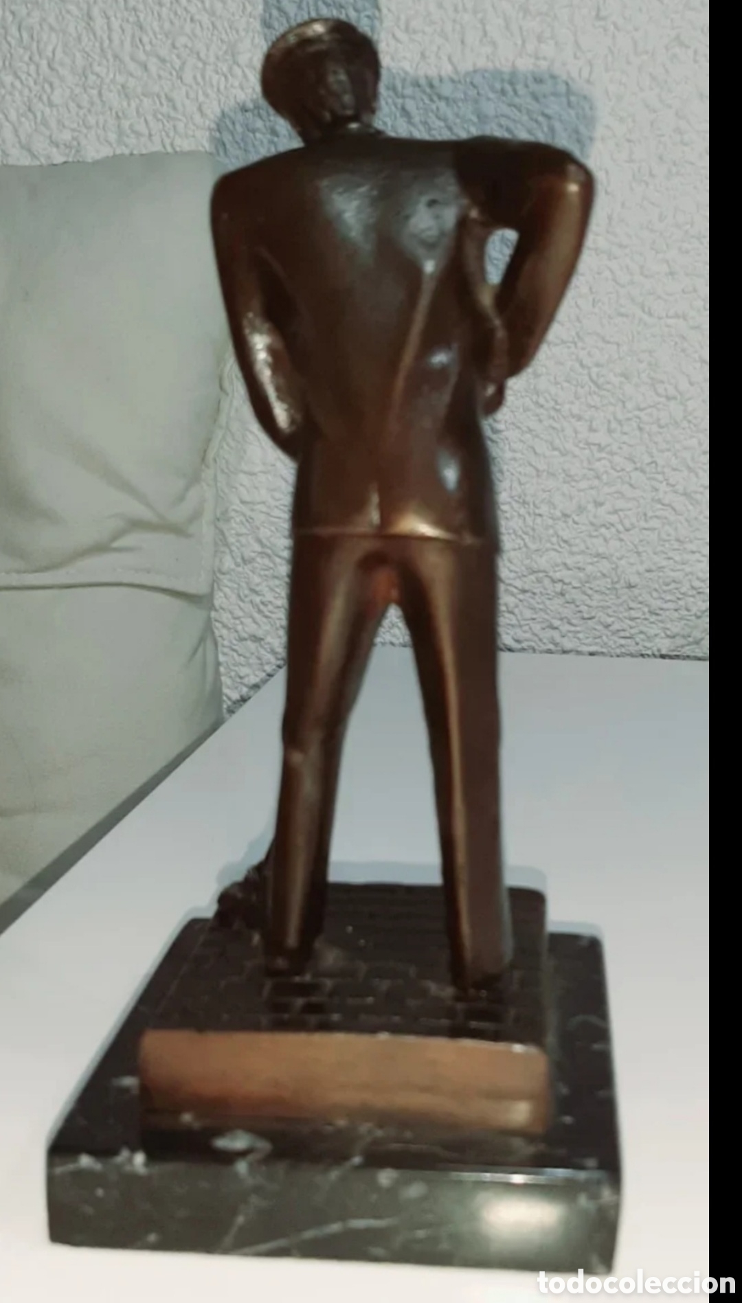 Artesan&iacute;a: Figura artesanal en bronce