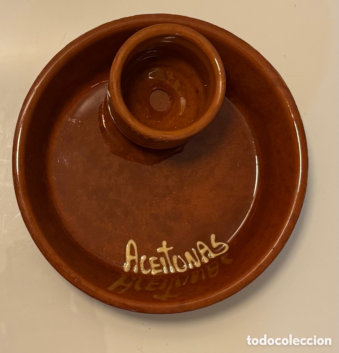 Artesan&iacute;a: Plato de barro artesanal para aceitunas y huesos &mdash; cer&aacute;mica tradicional espa&ntilde;ola