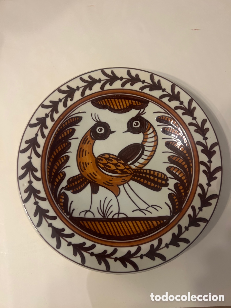 Artesan&iacute;a: Plato de cer&aacute;mica Calatrava (Linares). Decoraci&oacute;n de aves. Pintado a mano