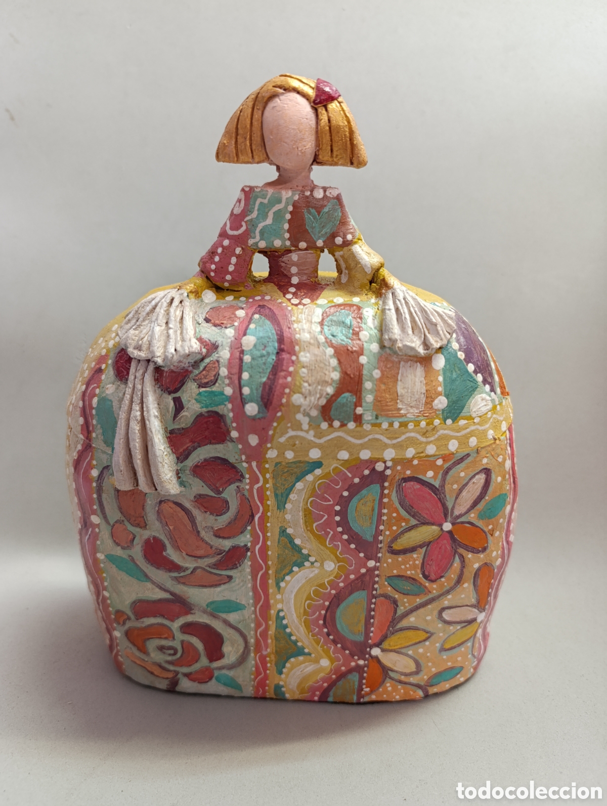 Artesan&iacute;a: MENINA REALIZADA EN PAPEL MACHE Y PASTA DE PAPEL. PINTADA A MANO. FIRMADA.