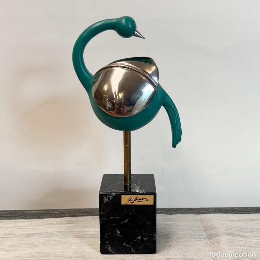 Artesan&iacute;a: Escultura de un Ave Estilizada
