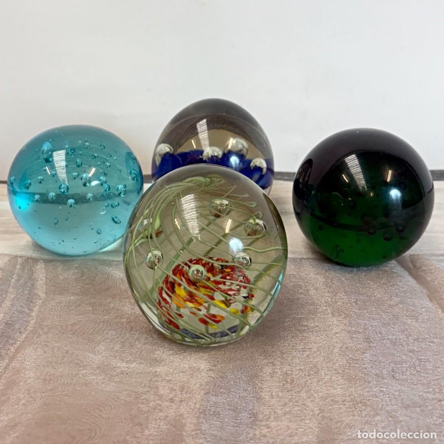 Artesan&iacute;a: Cuatro Pisapapeles de Cristal