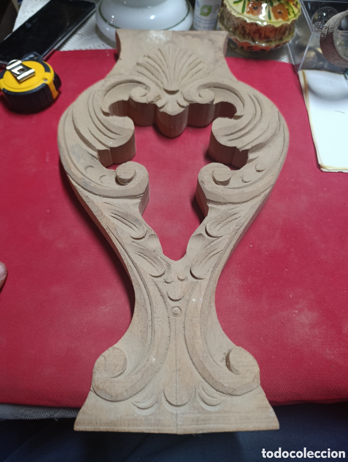 Artesan&iacute;a: gran talla de madera de haya.