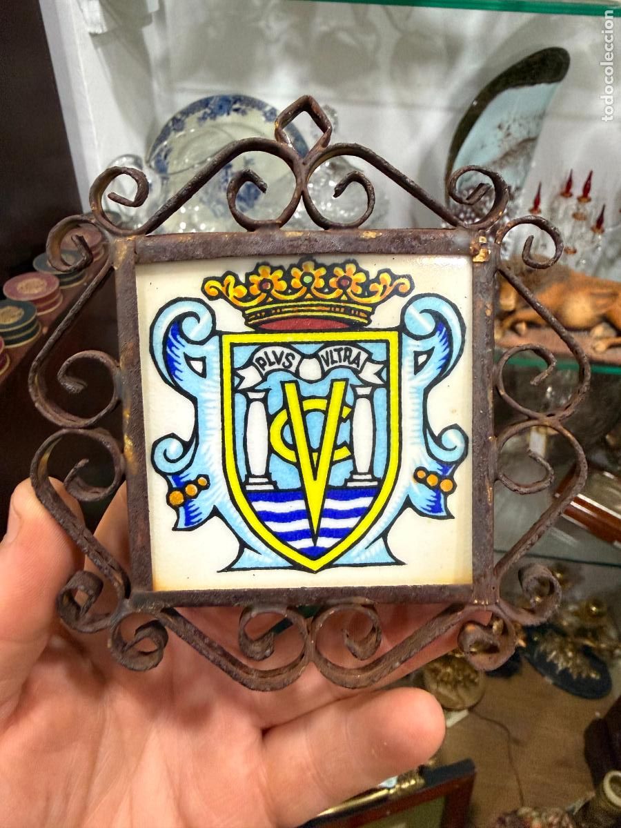 Artesan&iacute;a: ANTIGUO AZULEJO ALAMBRILLA CON EL ESCUDO DEL ANTIGUO COLEGIO VALCARCEL DE CADIZ - MEDIDA AZULEJO 7,5