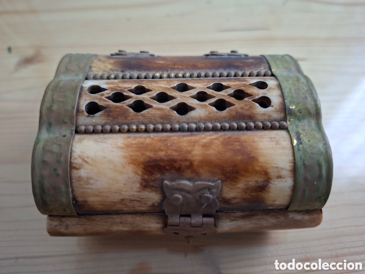 Artesan&iacute;a: Peque&ntilde;a caja / joyero de hueso.