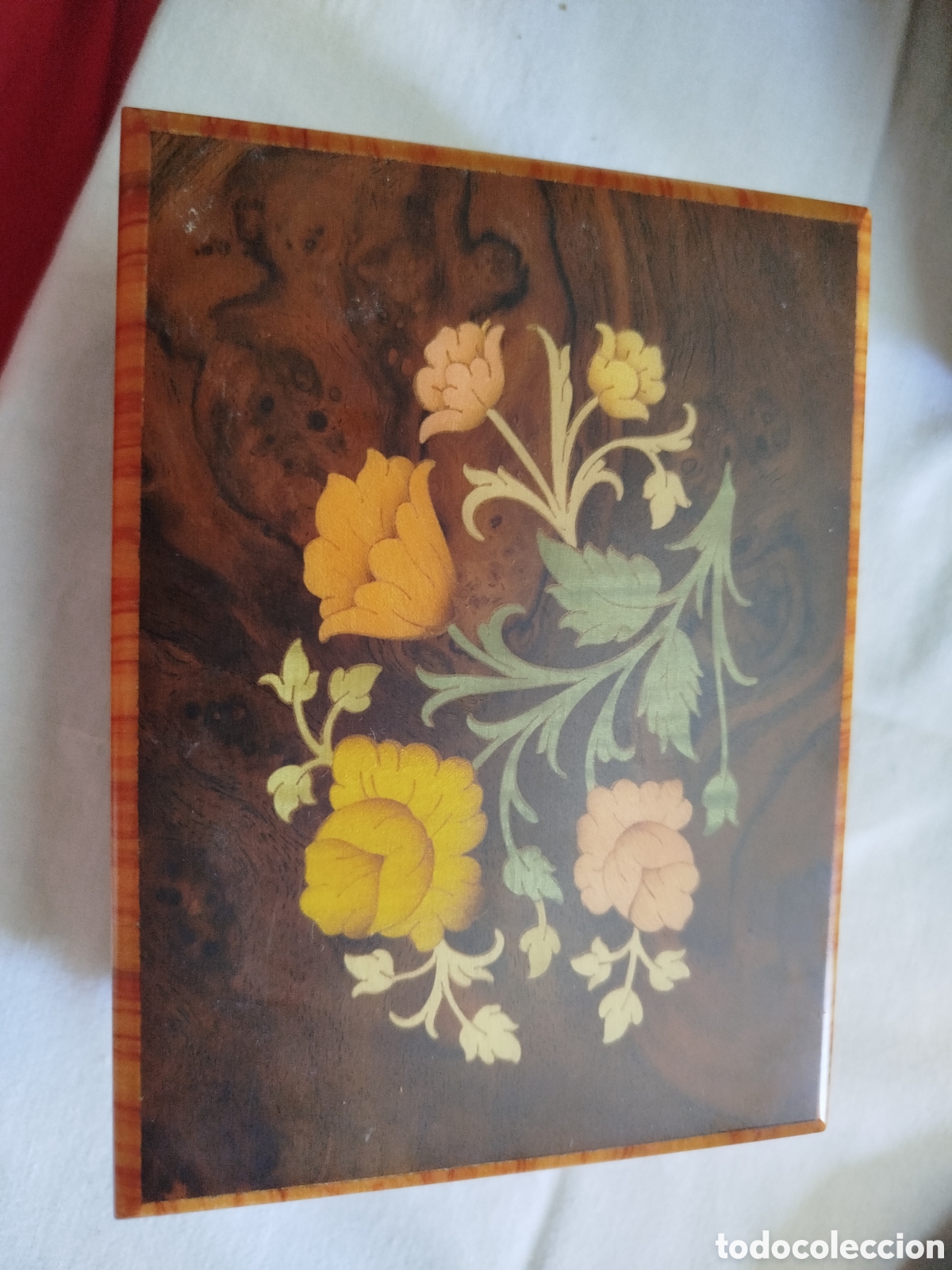 Artesan&iacute;a: Caja de m&uacute;sica con la famosa melod&iacute;a the rose