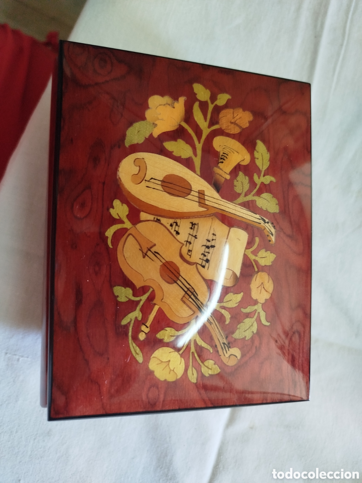 Artesan&iacute;a: Caja de m&uacute;sica con la prestigiosa melod&iacute;a el bolero de ravel