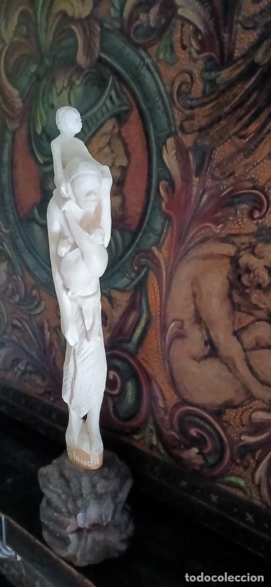 Artesan&iacute;a: Figura marfil africano. Madre con ni&ntilde;os