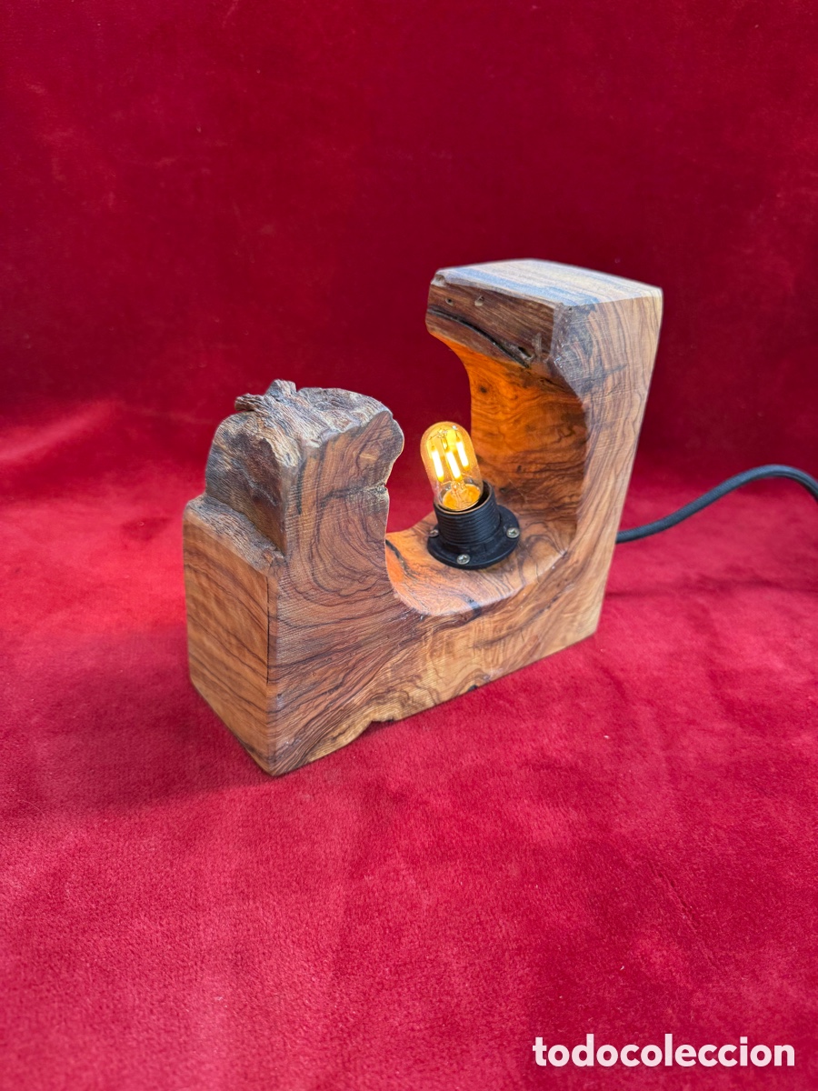 Artesan&iacute;a: Preciosa lampara de mesa,hecha de madera de olivo