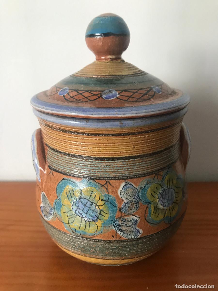 Artesan&iacute;a: Pieza de cer&aacute;mica pintada a mano. Firmado A.M. 2-185