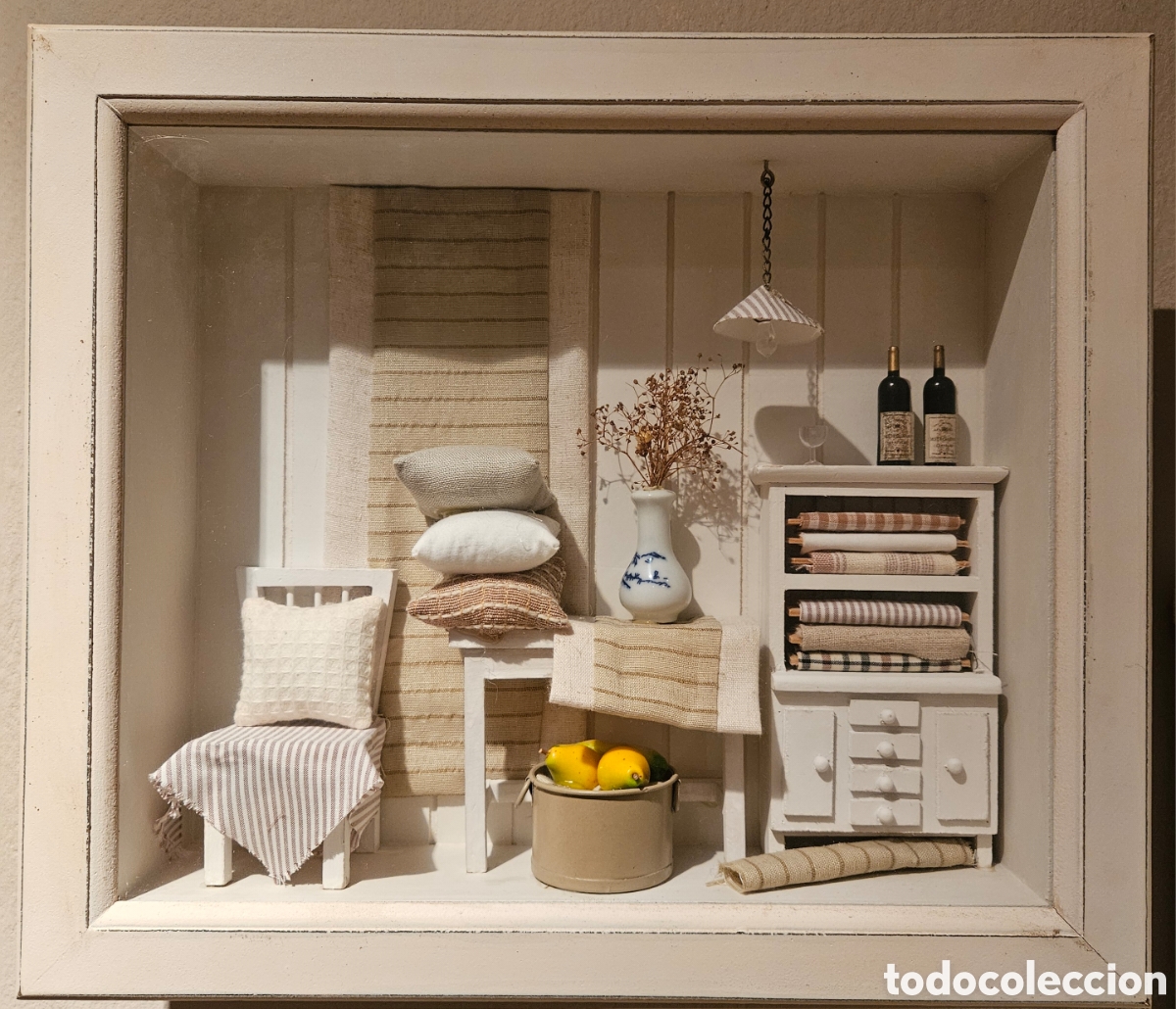 Artesan&iacute;a: Cuadro Vitrina 3D Diorama R&uacute;stico Miniatura - Escena Alacena y Textiles (36x30x8 cm) - Impecable