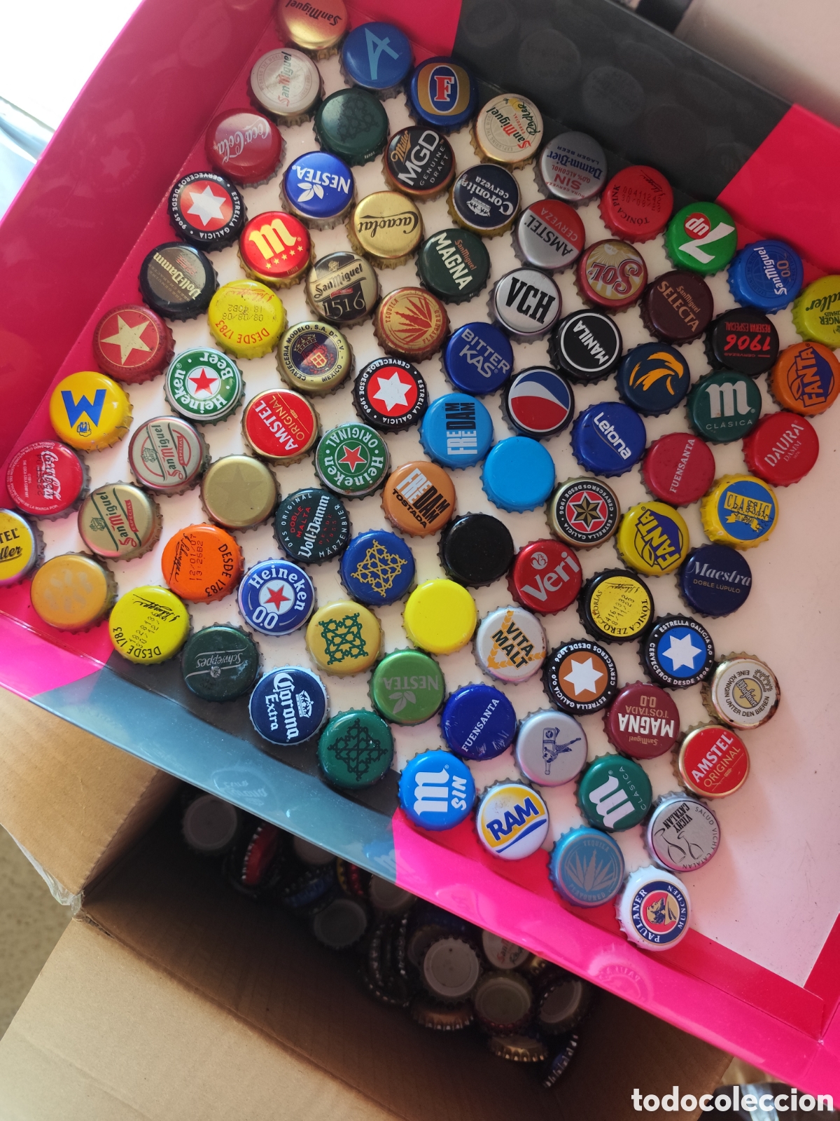 Artesan&iacute;a: Caja 4'5kg chapas cerveza y bebidas