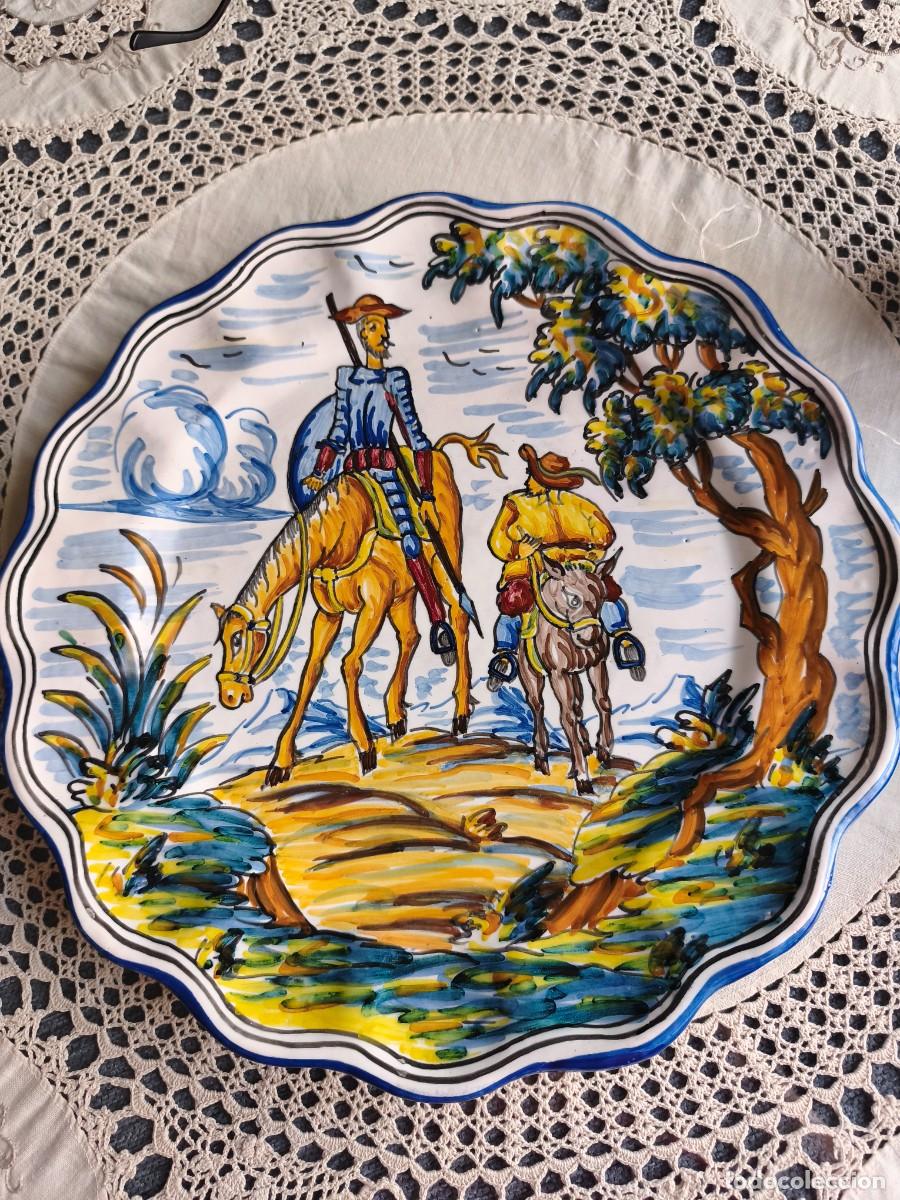 Artesan&iacute;a: Plato de cer&aacute;mica Quijote Mave 32 cm