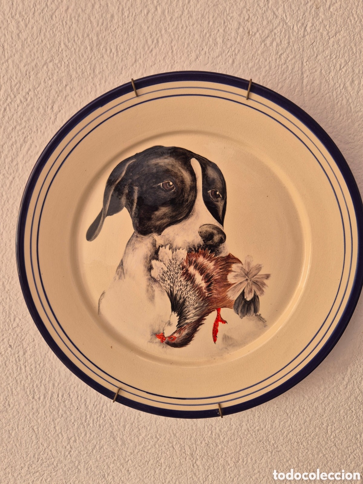 Artesan&iacute;a: Plato cer&aacute;mica artesanal con perro de caza