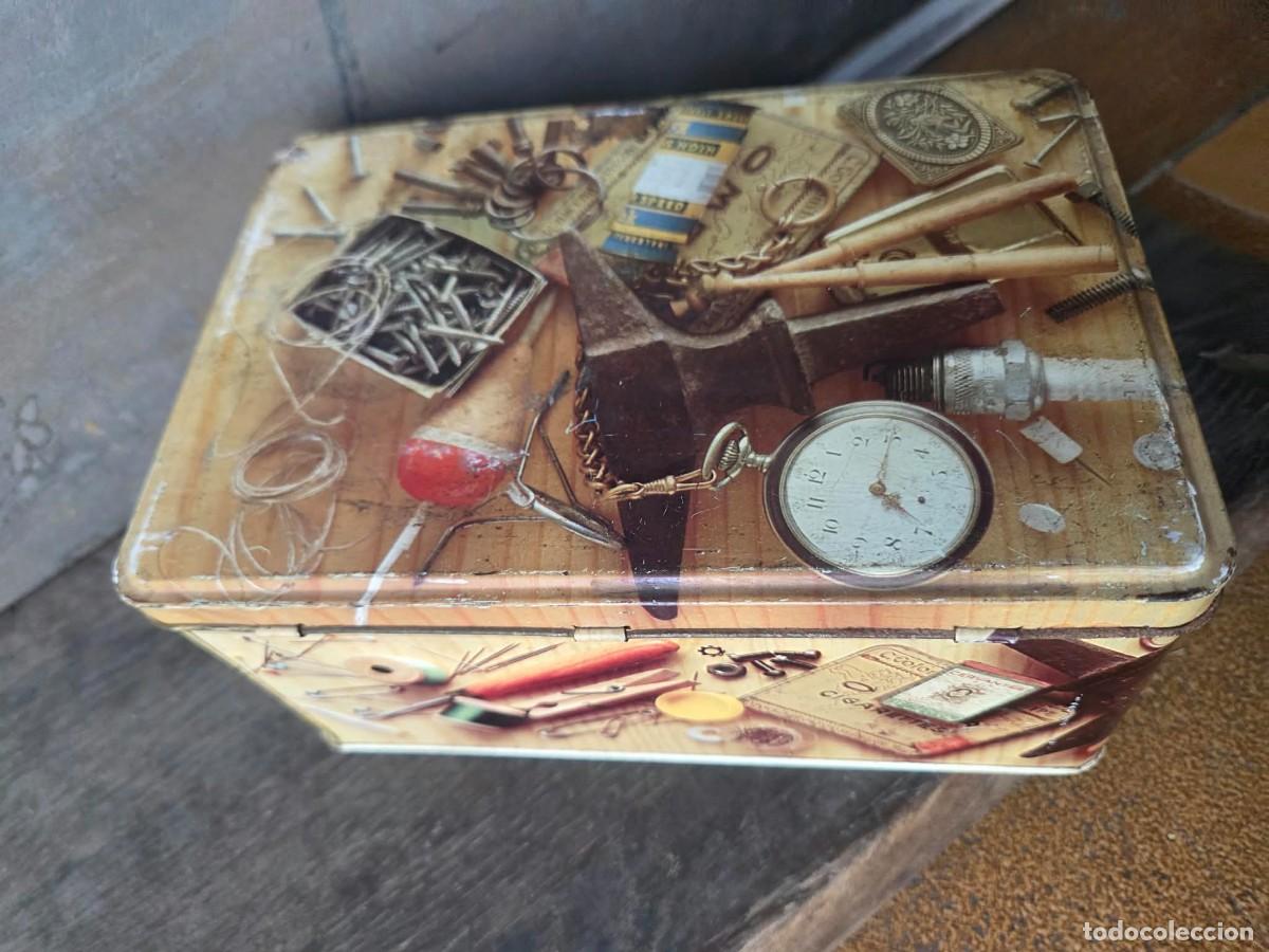 Artesan&iacute;a: lata antigua con bonita decoraci&oacute;n de galletas