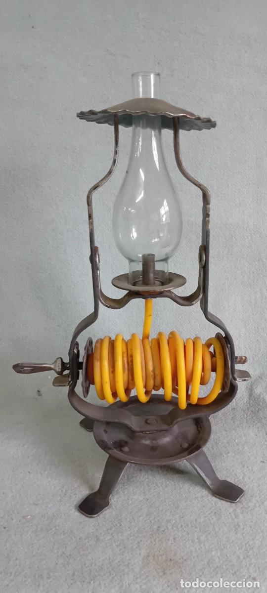 Artesan&iacute;a: Quinque de vela con tulipa de cristal. 40 cm de altura.