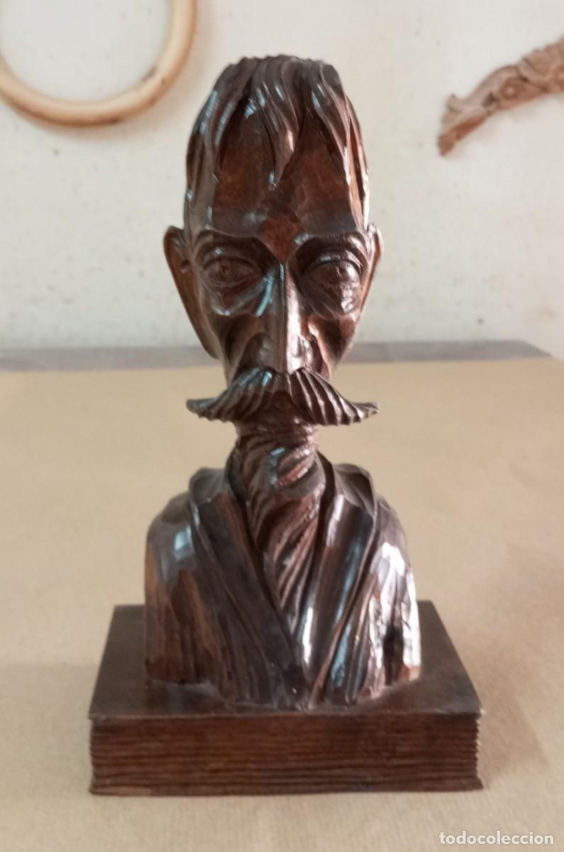Artesan&iacute;a: Busto de Cervantes tallado en madera. - Foto 3