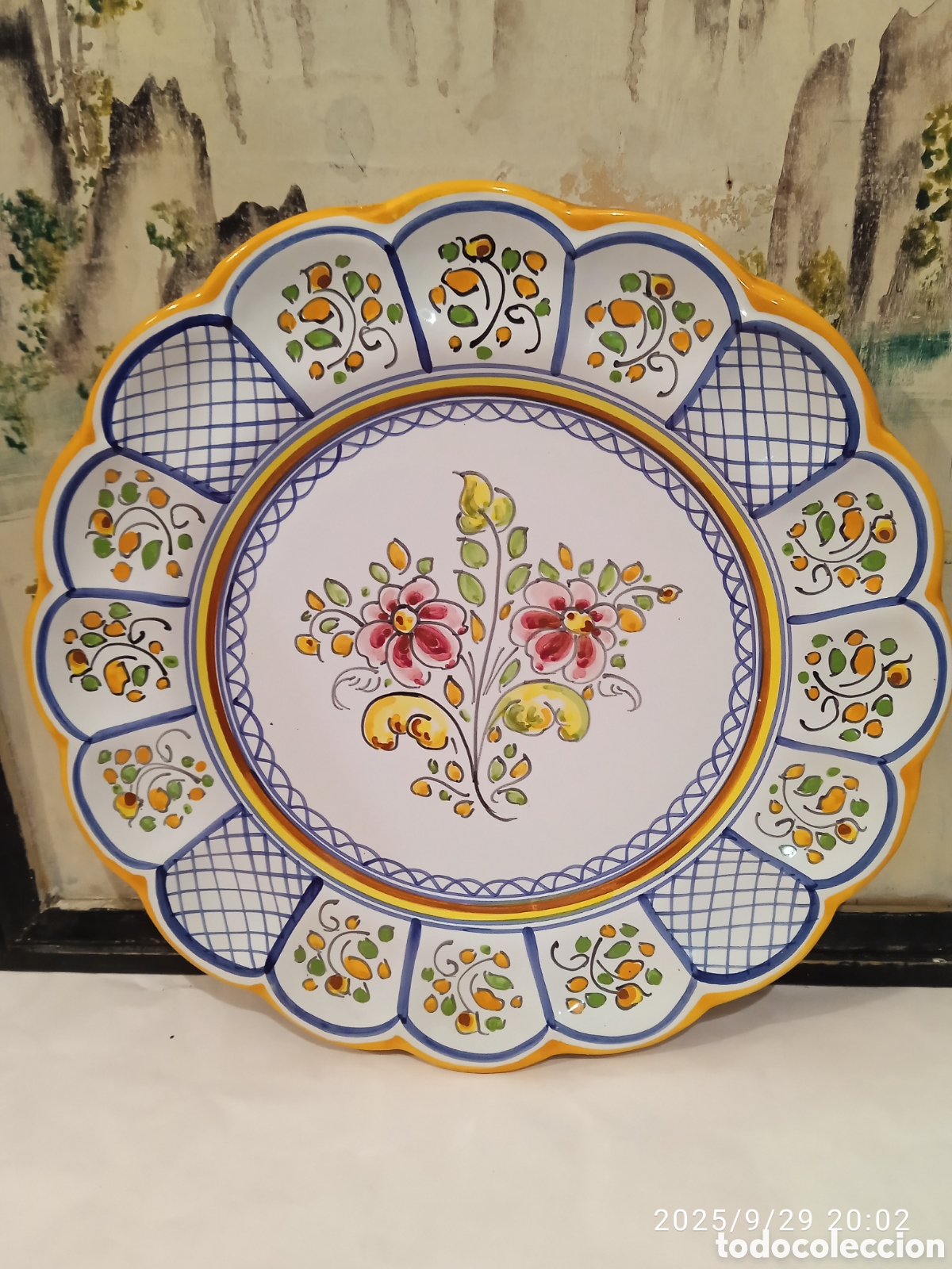 Artesan&iacute;a: Plato decorativo de cer&aacute;mica tradicional con forma de casta&ntilde;uela