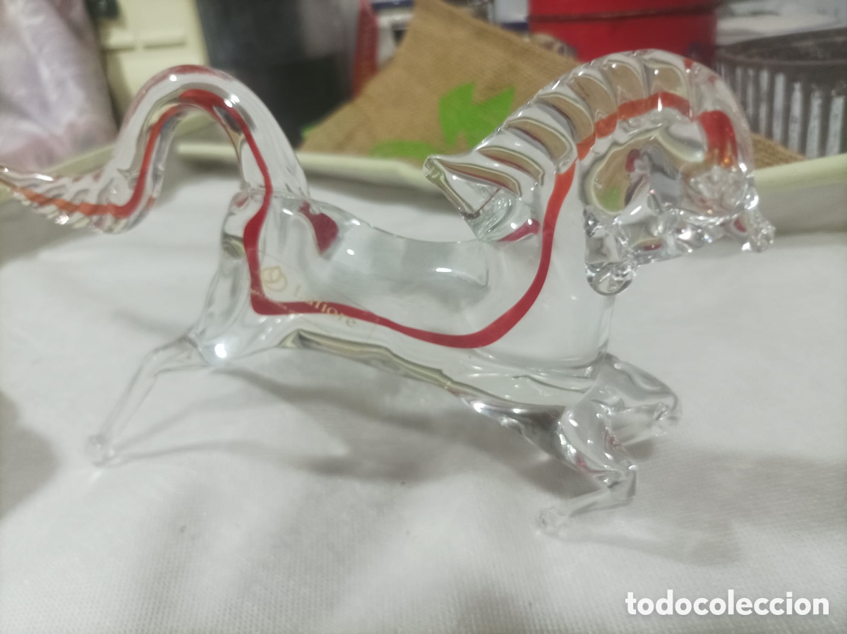 Artesan&iacute;a: Caballo de cristal la Fiore Mallorca con ribete rojo en su Interior.