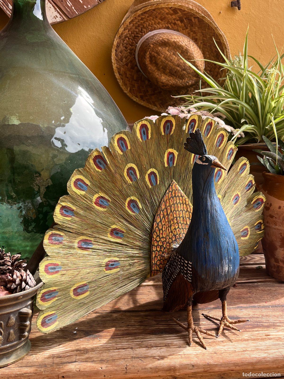 Artesan&iacute;a: Figura Pavo Real de fibras naturales