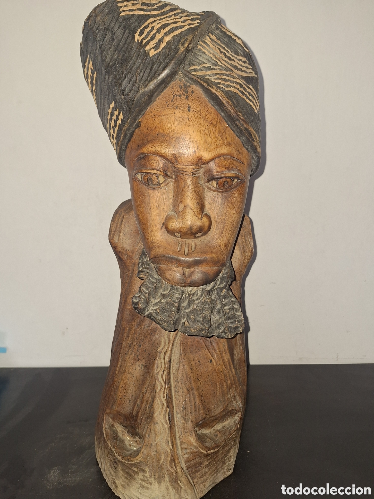Handicraft: Busto de madera tallado