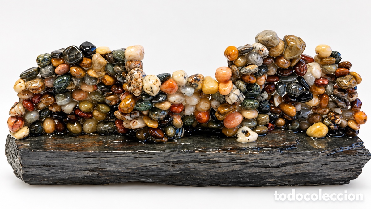 Artesan&iacute;a: Cordillera 4. Realizada con piedras del Mediterr&aacute;neo sobre una piedra de la Alpujarra.