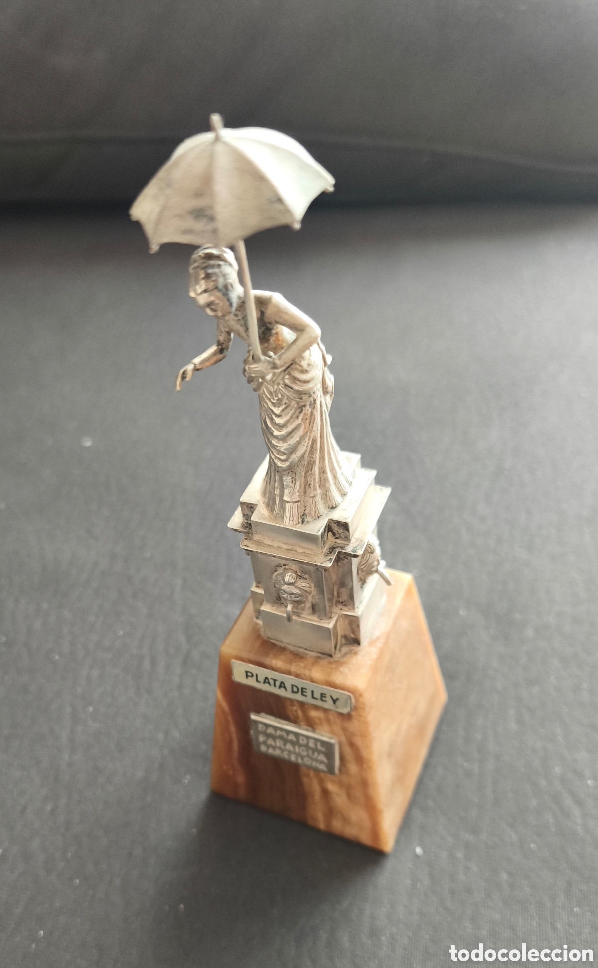 Artesan&iacute;a: Figura Dama del Paraguas.Plata de Ley y m&aacute;rmol.