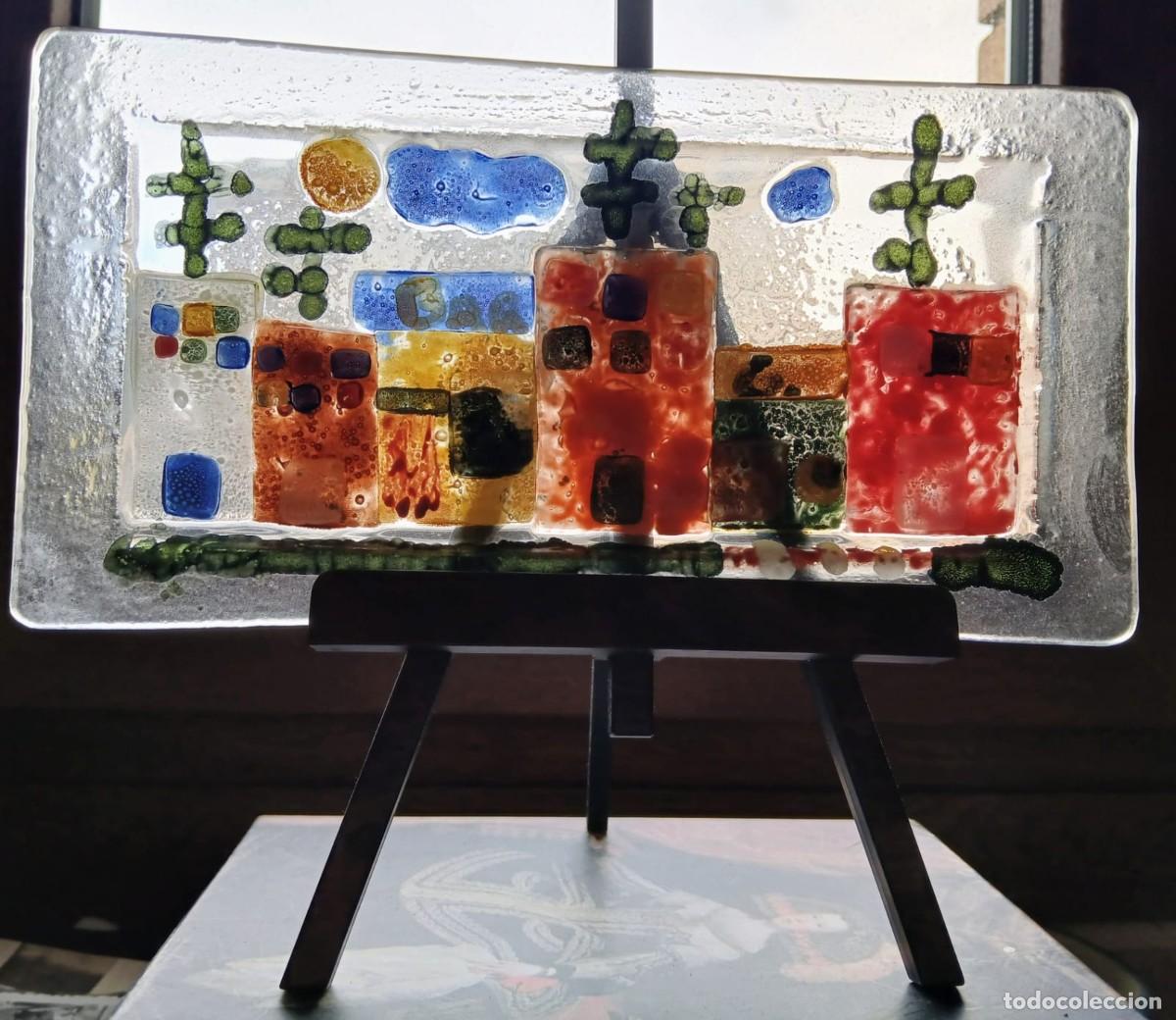 Artesan&iacute;a: Obra de Arte en Vidrio Fusionado (Vitrofusi&oacute;n) &ndash; Paisaje Urbano Multicolor (23x12 cm)