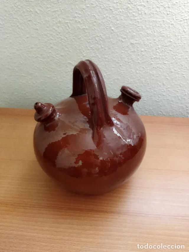 Artesan&iacute;a: Botijo de barro marr&oacute;n