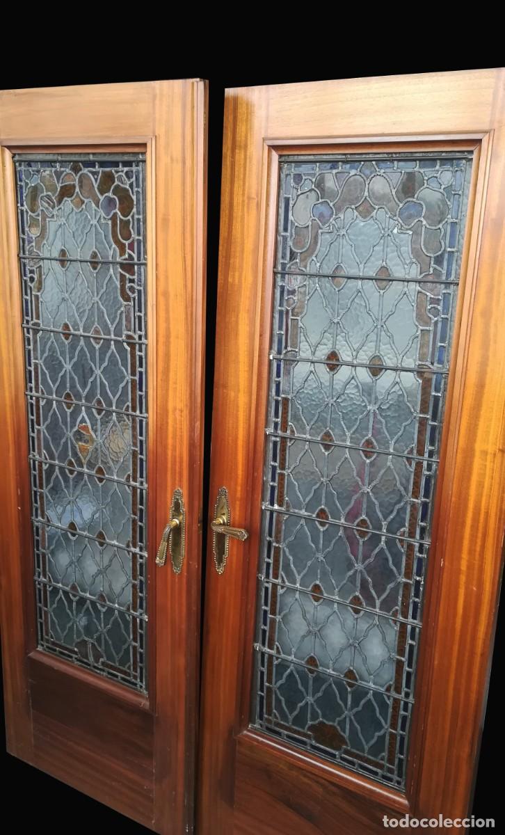 Handicraft: PUERTA DOBLE CON GRANDES VIDRIERAS ANTIGUAS