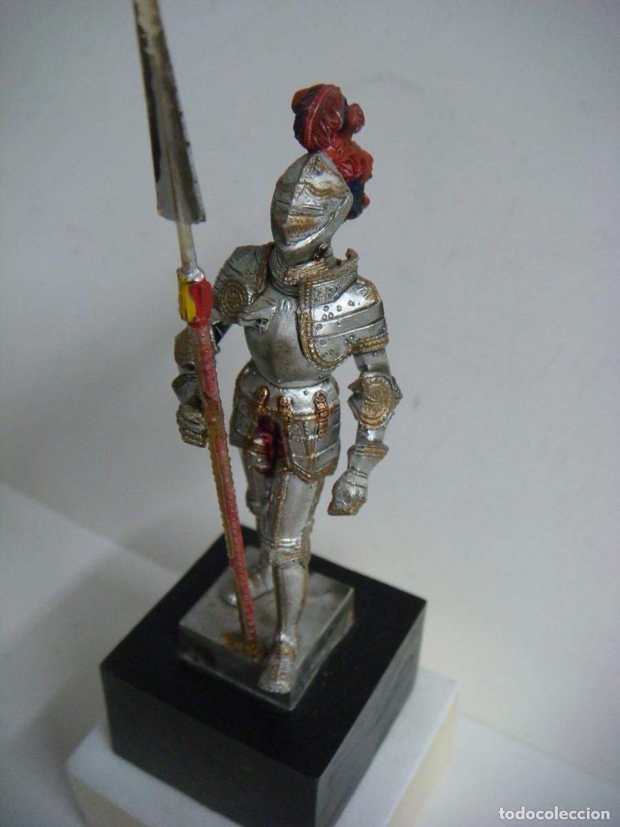 Artesan&iacute;a: FIGURA ARMADURA PLASTICO DURO REAL ARMERIA DE ARNES DE JUSTA Y GUERRA PERTENECIO A CARLOS I-(&)