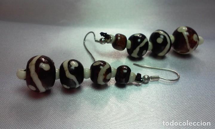 Artesan&iacute;a: PENDIENTES LARGOS DE HUESO NEPALIS - Foto 2