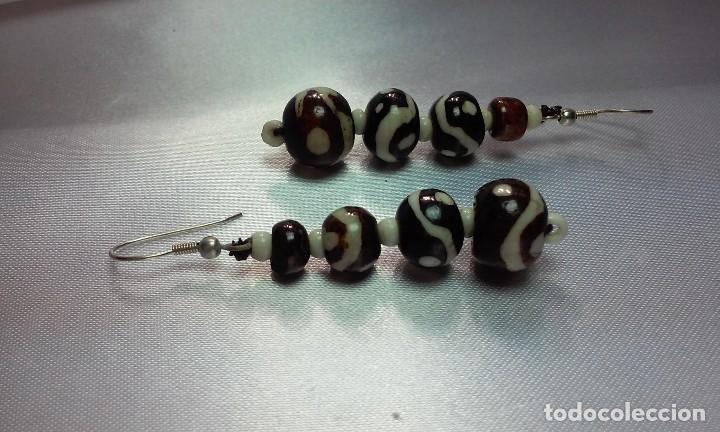 Artesan&iacute;a: PENDIENTES LARGOS DE HUESO NEPALIS - Foto 3