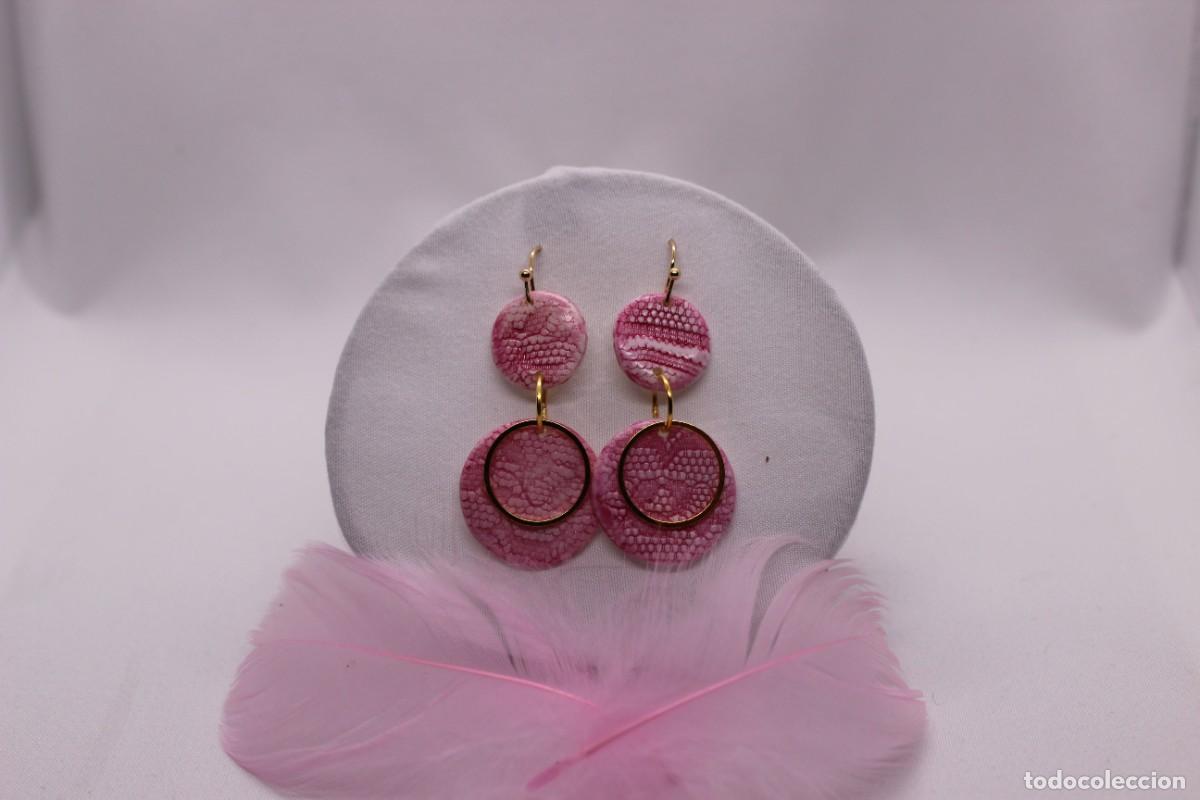 Artesan&iacute;a: Pendientes rosas y dorados - Foto 2