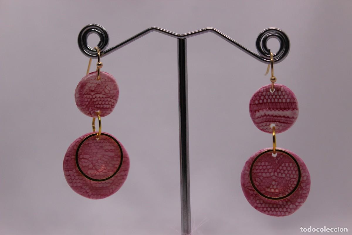 Artesan&iacute;a: Pendientes rosas y dorados - Foto 3